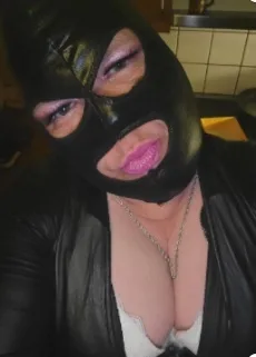 SUPER TILBUD – LAD OS FEJRE SAMMEN AGFs MESTERSKAB, Tøm dig i min trans røv i naturen i dag ganske gratis. – escort i Midtjylland